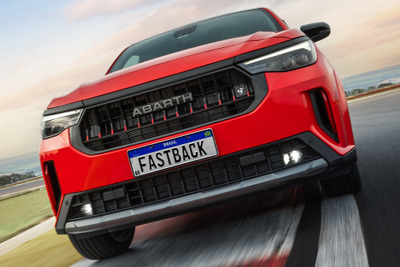 「ブラジル最速SUV」がエクステリア刷新!『ファストバック・アバルト』は約470万円から 画像