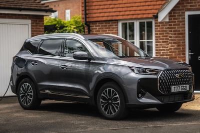 中国チェリー、英国向け第2弾SUV『TIGGO 7』今夏発売へ…EV航続90kmのPHEVも設定 画像