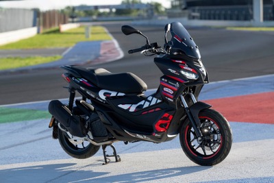 アプリリア、MotoGPマシンのグラフィックを再現したスクーター『SR GT 200レプリカ』を発売、61万6000円 画像