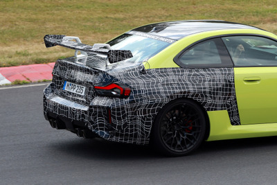 これで公道走行可能だと? BMW『M2 トラック・パッケージ』がニュルに出現! 画像