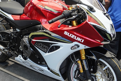 待望の新型スズキ『GSX-R1000R』が予告なしの初公開!「3色3様」往年のレーシングカラーで日本市場復活へ 画像