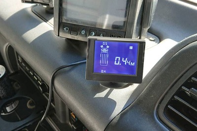 簡単設置の「超音波バックセンサー」、トラックやフォークリフト向けに発売 シガーソケットから給電 画像