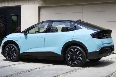 日産『リーフ』新型発売にスタンバイ、家庭用充電器や太陽光パネル設置支援、米国でサービス開始へ 画像