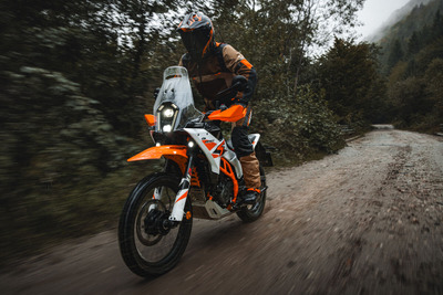 普通二輪免許で乗れる輸入アドベンチャー!KTM『390 アドベンチャーR』発表、97万9000円 画像