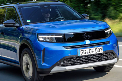 オペルの小型SUV『フロンテラ』に3列7人乗りを追加設定、「インテリシート」も 画像