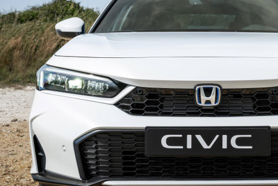 ホンダ『シビック e:HEV』英国モデルの新デザインに好感触! SNSではその価格にも注目が集まっており… 画像