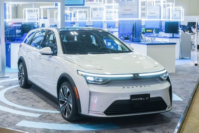 電子機器メーカーの台湾フォックスコン、新型電動SUV『モデルC』を米国初公開 画像