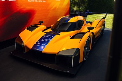 マクラーレンの新型ハイパーカー、インディ500優勝車に敬意の新塗装で登場…モントレーカーウィーク2025 画像