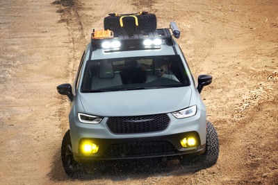 オフロード対応の冒険ミニバン、クライスラーが提案…車高70mmアップ 画像