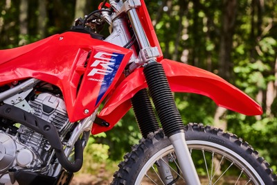 ホンダの新型オフ車『CRF300F』発表に国内バイクファンも反応!「輸入しなきゃいけない」と期待大 画像