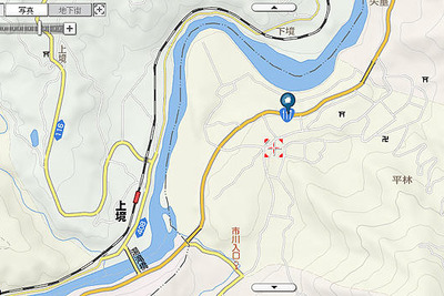 軽ワゴン車とワゴン車が正面衝突　8人死傷 画像