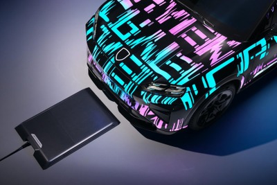 ポルシェ『カイエンEV』、世界初の11kWワイヤレス充電が可能に…IAAモビリティ2025で初公開 画像
