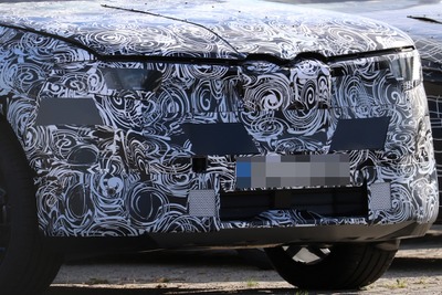 顔が激変! BMWの最小SUV『X1』改良新型、ノイエクラッセ導入へ…プロトタイプを初スクープ 画像