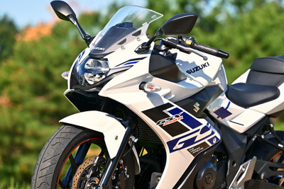 【スズキ GSX250R 試乗】ハンドリングは「小さなハヤブサ」!? 250ccらしからぬ独自の存在感…伊丹孝裕 画像