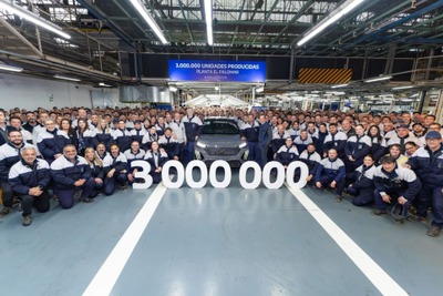 プジョー『2008』が記念車に、ステランティスのアルゼンチン工場で生産300万台達成 画像