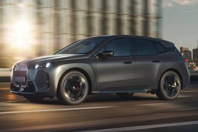 BMWの電動SUV『iX』の最高峰「M70」、フローズンペイントの限定車は5台限り…1998万円 画像