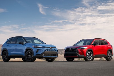 トヨタ『カローラクロス』改良新型、米国はガソリン車も設定…ハイブリッドと顔が違う 画像