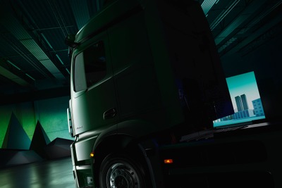 メルセデスベンツ、新型EVトラック『eActros』に派生モデル…9月30日発表へ 画像