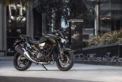 街乗りからツーリングまでこなせるスーパーネイキッド、カワサキ『Z400』2026年モデル発売　価格は77万円 画像