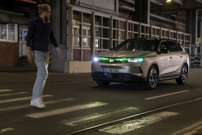 オペル、新照明技術発表…自動運転時の歩行者とのコミュニケーション機能搭載 画像