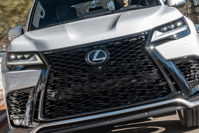 「存在感バチバチ」日本にはないレクサス LXの「F SPORT」登場に、SNSでは「日本にも出して」の声 画像