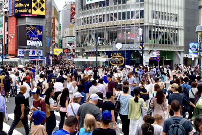 1～9月の訪日客、最速3000万人超、円安追い風で消費額も過去最高7兆円迫る［新聞ウォッチ］ 画像