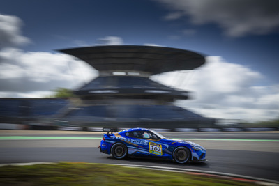 聖地ニュルブルクリンクに青を刻め!TGR-DC ドライバーと戦い抜いた1年間、NLS 耐久シリーズのトーヨータイヤの挑戦に熱狂する 画像