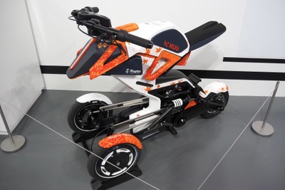 F1ドライバー角田裕毅モデルの3輪電動バイク「Sparrow Tsunoda Edition」初公開…ジャパンモビリティショー2025 画像