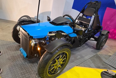 原付スポーツカーを受注生産！日本一周4万6000km走破の実力、ICOMAが提案する「おもちゃ箱」のようなモビリティ…ジャパンモビリティーショー2025