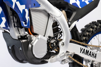 ヤマハ、フランス企業と共同開発の電動モトクロス『YE-01』を「EICMA2025」で披露 画像