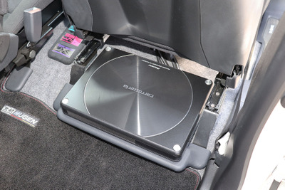 「小型・薄型のパワードサブウーファー」の利点は、音？ 手軽さ？［イン・カー・リスニング学入門…低音強化編］ 画像