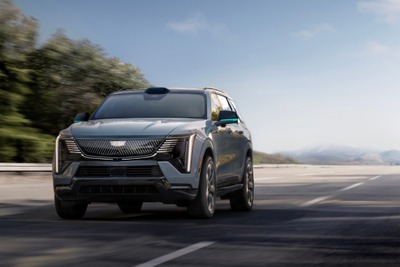 キャデラック『エスカレードIQ』、完全ハンズフリー運転実現へ…2028年にアイズオフ運転技術導入 画像