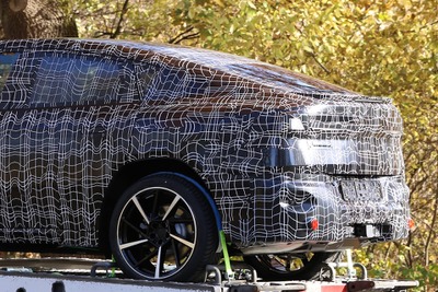 激変！ クーペシルエットで登場、BMW『X4』後継モデルを初めて捕捉