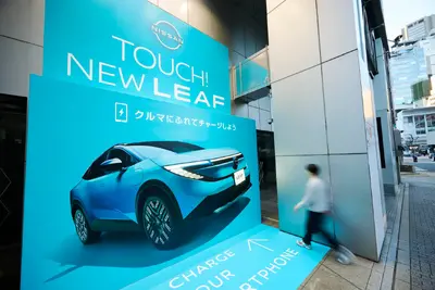 日産『リーフ』新型、スマホを近づけると充電できる屋外広告が東京・渋谷に出現…「走る蓄電池」を体感 画像