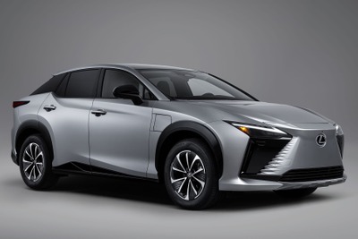 レクサス『RZ』改良新型、米国発売へ…「プラグ&チャージ」機能搭載 画像