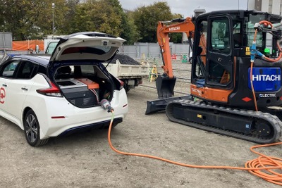 日立建機、バッテリー駆動式ショベルと移動式給電車の実証試験…充電インフラ未整備の現場でも安定稼働 画像