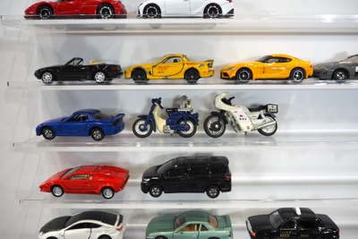 トミカ55周年「TOMICA OWNERS MEETING」開幕　5000台ウォールとエヴァコラボ実車を初公開 画像