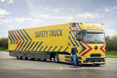 メルセデスベンツ、トラックとバス向け最新安全装備を公開…事故を防ぐテクノロジー 画像