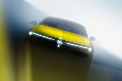 オペルの主力Cセグ『アストラ』、改良新型を予告…フロントデザイン刷新へ 画像