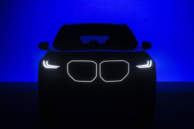 BMW『X3』に入門仕様「20ピュアデザイン」、光るキドニーグリル標準…南アフリカ