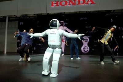 【東京モーターショー09】2年ぶりの晴れ舞台で頑張るホンダ ASIMO 画像