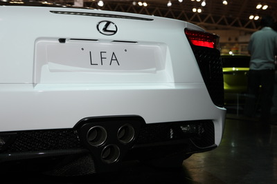 【東京モーターショー09】レクサス LFA…マフラーに神戸製鋼の耐熱チタン合金を採用 画像