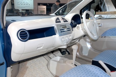 【東京モーターショー09】スズキ アルト…シンボリックでフレンドリーな車内 画像