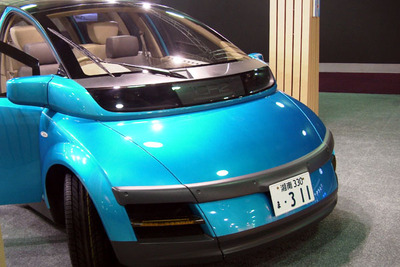 【デトロイトショー2003続報】8輪の電気自動車『KAZ』…イメチェンしました 画像