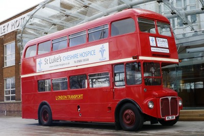 ベントレー、世界一豪華なロンドンバスを完成 画像