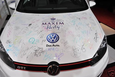 VW、ハリウッドセレブのサイン入りゴルフ GTIをオークションへ…ハイチ復興支援 画像