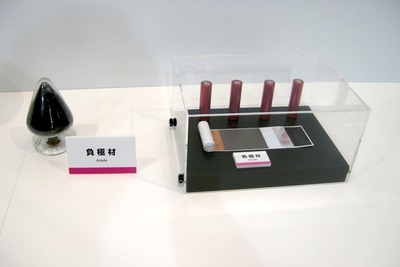 【FC EXPO10】三菱化学、次世代の高電圧リチウム電池を展示 画像