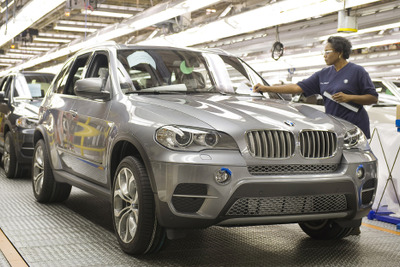 BMW X5、改良モデルを生産開始…4000近いパーツを一新 画像