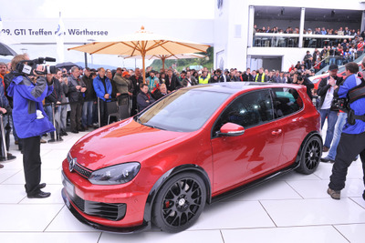 VW ゴルフ GTI 公式カスタムカー、ファンイベントで披露 画像