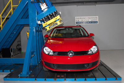 VW ゴルフヴァリアント、最高の衝突安全性評価…IIHS 画像